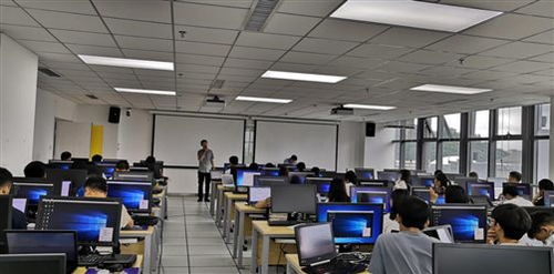 穆肇南院长赴贵阳戴尔软件外包服务基地看望参培学生